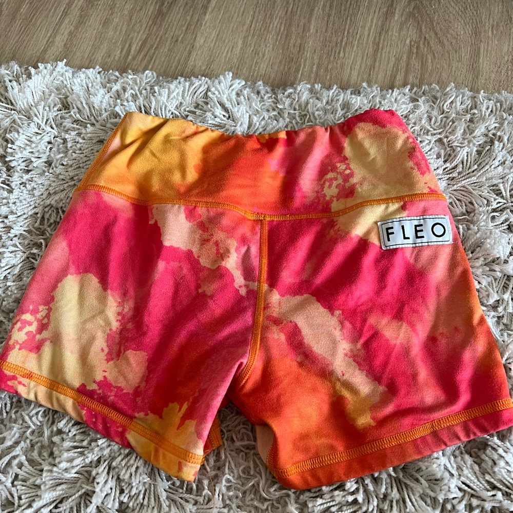 Fleo size small double lined monarch shorts